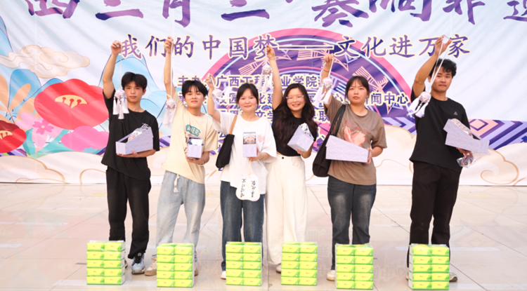 廣西工程職業(yè)學(xué)院舉行“廣西三月三”民族體育競(jìng)技及趣味游戲集章活